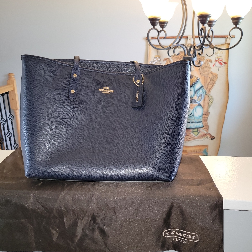 💯 Authentic, Coach Large Leather Tote Bag